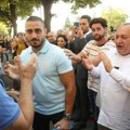 Građani ispred Specijalnog suda zvižducima dočekali optuženog Koluviju