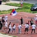 На платоу код Техничке школе: Матуранти Гимназије у Косовској Митровици обележили завршетак школске године