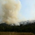 Požar u nepristupačnim brdima iznad Cetinja i Budve, samo kiša može da ga ugasi