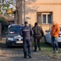 Prvi snimak sa mesta zločina u novom sadu: Sin odsekao majci glavu, policija zatekla jezivu scenu u kući (video)