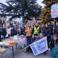 Grupu studenata koja je peške krenula na okupljanje u Niš u Vranju dočekali zagrljaji i hrana