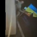 (Video) Poljaci uklonili ukrajinsku zastavu, vikali "Ovo je Poljska"! Incident se desio u gradu Bjala Podljaska, reagovao…