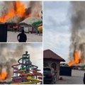 (Foto, video) Kulja gust dim! Izbio veliki požar u luksuznom akva parku u Jakovu