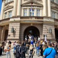 Studenti blokirali rektorat u Nišu, traže obustavu onlajn nastave