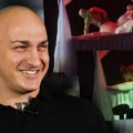 Desingerica izašao iz stomaka porodilje, pa sa pupčanom vrpcom skakao po krevetu! Reper nadmašio sebe u bizarnosti: Oglasila…
