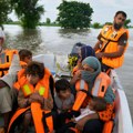 Masovne evakuacije u Pakistanu nakon što je Indija pustila vodu preko preopterećenih brana