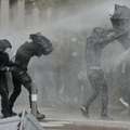 Ухапшено скоро 100 блокадера! Француска полиција разбија протесте широм земље!