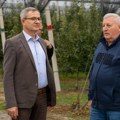 Glamočić obišao gazdinstvo u Bačincima: Domaći voćari ravnomerno pariraju evropskim