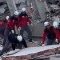 Srušila se šestospratnica u Turskoj, sedam osoba pod ruševinama — u toku akcija spasavanja /video/