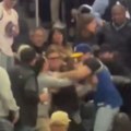 Brutalna tuča na NBA meču, brat Nikole Jokića je "mala maca" za siledžiju-navijača Voriorsa