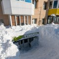 (Foto, video) sneg do 5.: Sprata! Kamčatka zavejana, nestvarni prizori iz Rusije: Kroz prozor na klisku izlaze iz stanova