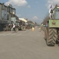 Poljoprivrednici iz Mačve ne odustaju od blokade u centru Bogatića