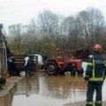 (Foto) Dramatične slike iz tri okruga! Zbog kiše koja pada danima došlo do izlivanja vodotokova, u nekoliko gradova pala…