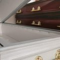 Odlaže na onaj svet kao faraoni Ljudi dolaze sa sve čudnijim zahtevima za sahrane: Kupuje sarkofag od 3.000 evra, a evo šta je…