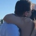 Tanju Savić sačekao 11 godina mlađi dečko: Muki kao pravi džentlmen dočekao pevačicu, pao je i sočan poljubac