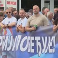 Verbalni sukob dve grupe u Resniku: Studenti i zborovi izašli "da pokažu da se ne boje", došli i simpatizeri SNS sa Dejanom…