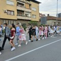 Mladost i lepota - Mali maturanti OŠ "Osmi septembar" u punom sjaju prošetali gradom
