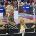Ognjena i Natalija Jokić gledaju Nikolu: Cela arena gledala u prizor ispod koša