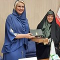 Darija Kisić u hidžabu: Ministarka u Iranu, stajling privukao dosta pažnje na mrežama (foto)