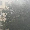 Nevreme okovalo Kruševac: Kiša pljušti, vetar udara, munje paraju nebom (video)