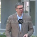 "Uvek ćemo biti uz svoj narod": Aleksandar Vučić uručio ključeve stana izbeglicama iz Krajine