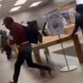 VIDEO: Stotinak mladih upalo u prodavnice u centru Filadelfije i ukralo šta je stiglo