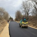 Asfaltirana ulica Stefana Zdravkovića u Vinogradima - Evo u koja naselja se sele mašine JKP "Šumadija" (FOTO)