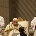 Papa Franja predvodio uskršnje bdenje u bazilici Svetog Petra: Misi je prisustvovalo oko 6.000 vernika