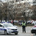 Pešak zadobio unutrašnje krvarenje: Vozač "škode" od siline udarca izuo muškarca u Surčinu, zadržan u policiji