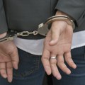 Мајка (47) малтретирала малолетну ћерку, полиција је одвела на психијатрију Ухапшена после инцидента на Новом Београду