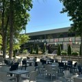 Drama! Upao s pištoljem u kafić na gradskoj plaži u Čačku i pretio Preplašeni gosti se panično razbežali (foto)