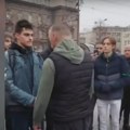 Priveden student čija je fotografija postala simbol protesta