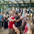 FOTO i VIDEO: Novosađani ispred suda, petorica uhapšenih puštena da se brane sa slobode