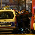 Ужас у Француској: Мушкарац мачетом напао полицајце у близини дечјег вртића