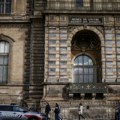 Francuska policija uhapsila dvoje osumnjičenih u okviru istrage pljačke u muzeju Luvr