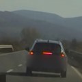 Nova nasilnička vožnja na srpskim putevima: Hrvatski državljanin zaustavljen na putu Bački Petrovac-Novi Sad (VIDEO)