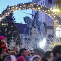 Službeni početak Adventa u Zagrebu: Upaljeno 25.000 lampica na Zrinjevcu