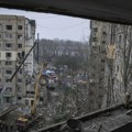 Napad dronovima na Dnjepar: Povređena trudnica i muškarac, izbio požar u stambenoj zgradi