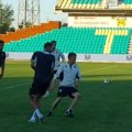 Saša Ilić kao nekada, uz fudbalere Partizana zaigrao popularnu igru na treningu i podsetio na stare dane
