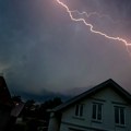 Haos u Poljskoj: Olujni vetar rušio sve pred sobom