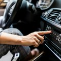 U automobilu smo sigurni od groma, ali ne i od hakera: Umesto muzike, strimujete nelegalni sadržaj