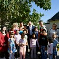 Vuletić s najmlađim i najstarijim građanima u Bačkoj Palanci Uručen pokloni Gerontološkom i Centru za socijalni rad