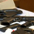 U Srbiji i Bosni i Hercegovini prodavali pištolje, automatske puške i bombe: Četiri osobe uhapšene, sud im odredio pritvor!