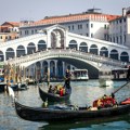 Венеција ограничила туристичке групе на 25 људи