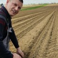Goran orao njivu, pa ostao zatečen ovim prizorom Pogledajte šta je ponašao u zemlji (Foto)