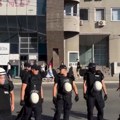 Nišlije blokiraju raskrsnicu po raskrsnicu, policija ih sprečava