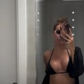 Ko bi rekao da je nekada bila muško? Popularna Srpkinja se skinula u bikini: Pirsing na stomaku i silikoni u prvom planu (Foto)…
