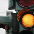 Ovo je jedina situacija u kojoj zakon dozvoljava da prođete kroz žuto svetlo na semaforu: Mnogi vozači su u zabludi