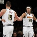 Au, šta rade Jokić i Gordon! Akcija o kojoj bruji ceo svet: Srbin podelio asistenciju sa druge planete, Amerikanac zakucao kao…