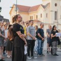 Građani Zrenjanina obeležili 20 meseci od tragedije u Novom Sadu: Šesnaest minuta tišine za 16 ugašenih života 20 meseci od…